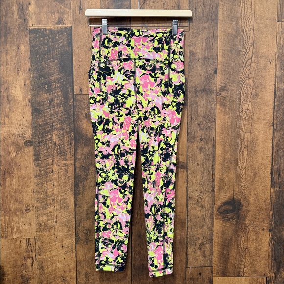 Lululemon Swift Speed High-Rise Tight 25"
Inflect Floral Highlight sz 4 EUC - Picture 2 of 5